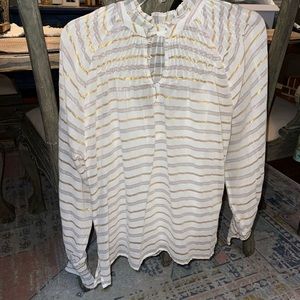 A loves a top size M